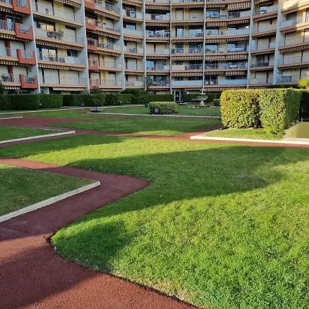 Joli En Avec Piscine Et Gardien Appartement Mandelieu